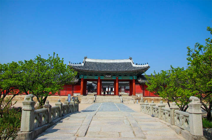 Time Travel Ticket: The Korean Palaces in Seoul You Absolutely Must Visit 4 changgyeong palace in seoul