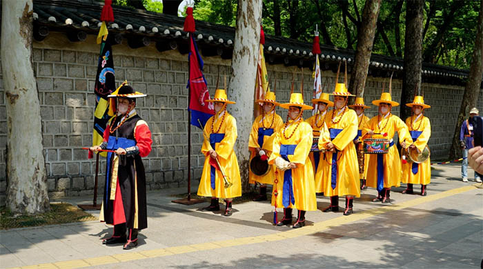 deoksugung stonewall road