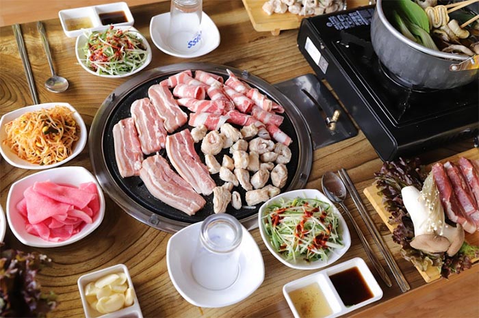 Level Up Your BBQ: The Secret Art of Eating Korean Pork Belly (Samgyeopsal) 1 korean barbecue 04
