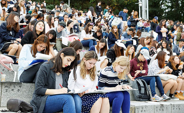 9 Out of 10 Foreign Students Want to Work in Korea: Here’s Why 1 korean international student employment