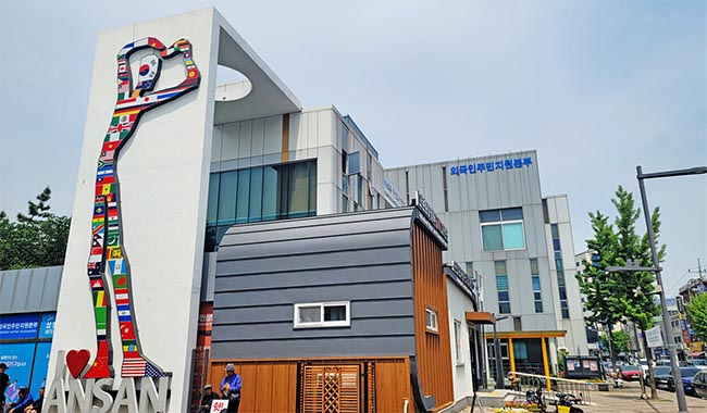 Your Lifeline in Korea: Multicultural Family Support Programs Korea (2025 Update) 1 korean multicultural family 04