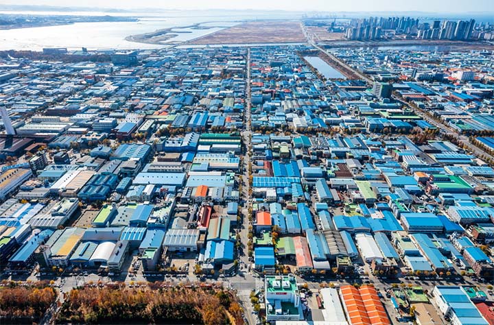 Is Korean Manufacturing Declining or Growing? A Reality Check from Inside Korea 1 the korean manufacturing industry